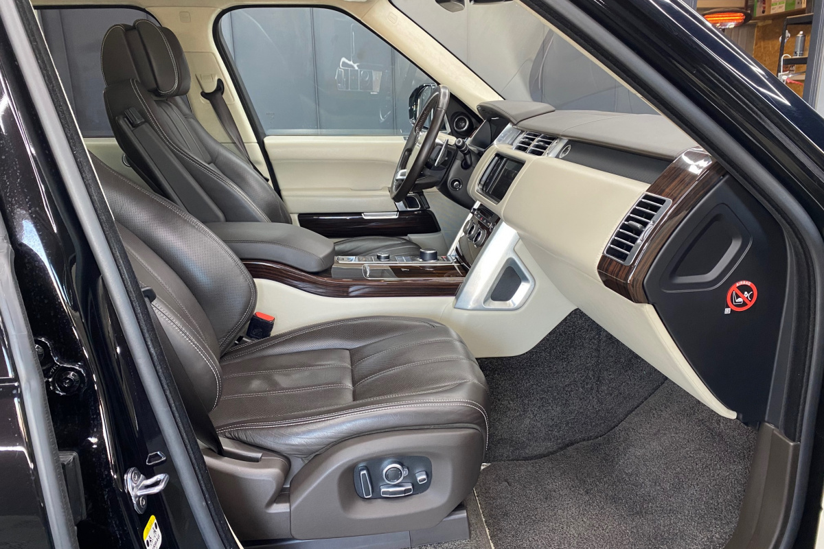 Ponuka vozidiel / Land Rover Range Rover 3.0L TDV6 AB - video
