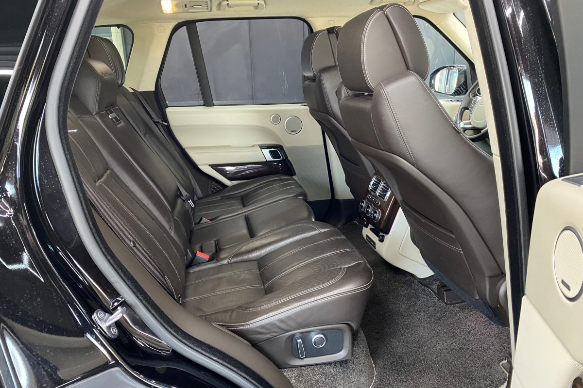 Ponuka vozidiel / Land Rover Range Rover 3.0L TDV6 AB - video