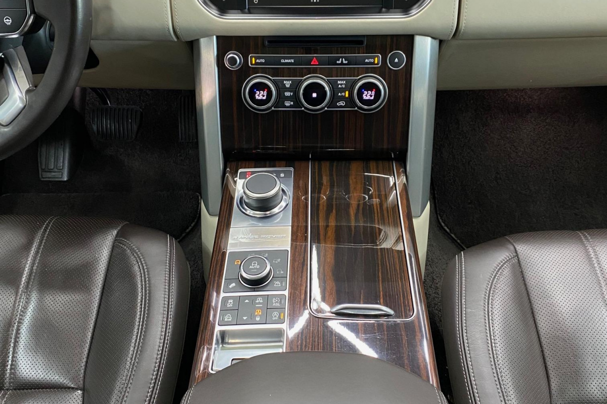 Ponuka vozidiel / Land Rover Range Rover 3.0L TDV6 AB - video