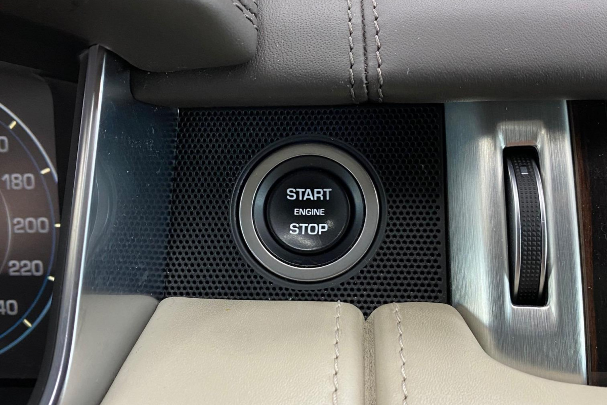 Ponuka vozidiel / Land Rover Range Rover 3.0L TDV6 AB - video