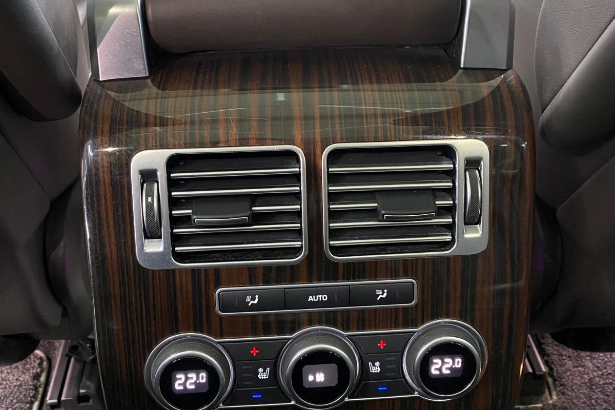 Ponuka vozidiel / Land Rover Range Rover 3.0L TDV6 AB - video