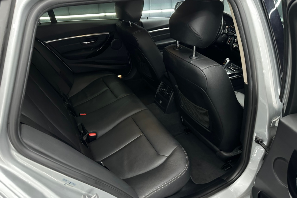 Ponuka vozidiel / BMW Rad 3 Touring 320d xDrive A/T - video Ponuka vozidiel / BMW Rad 3 Touring 320d xDrive A/T - video