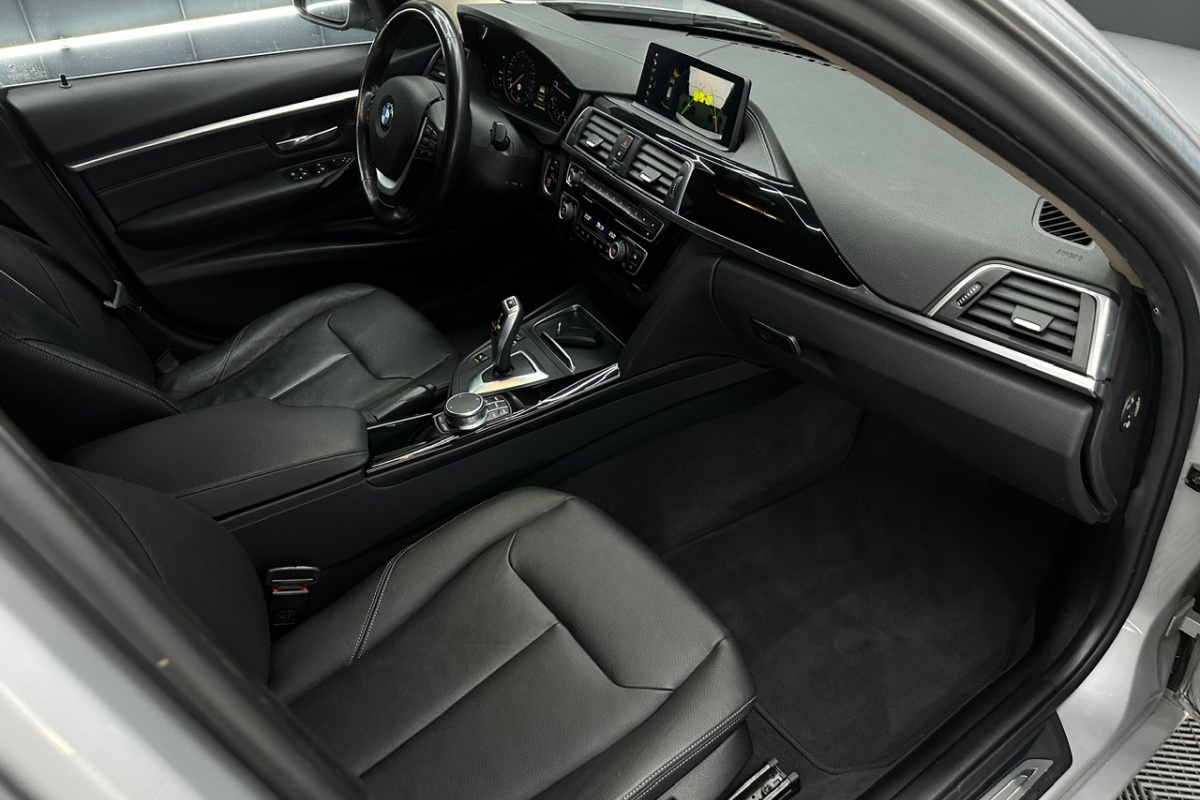 Ponuka vozidiel / BMW Rad 3 Touring 320d xDrive A/T - video