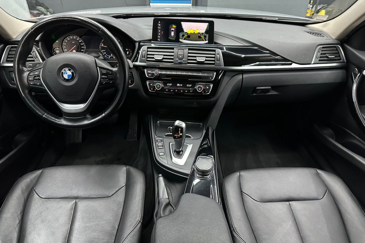 Ponuka vozidiel / BMW Rad 3 Touring 320d xDrive A/T - video