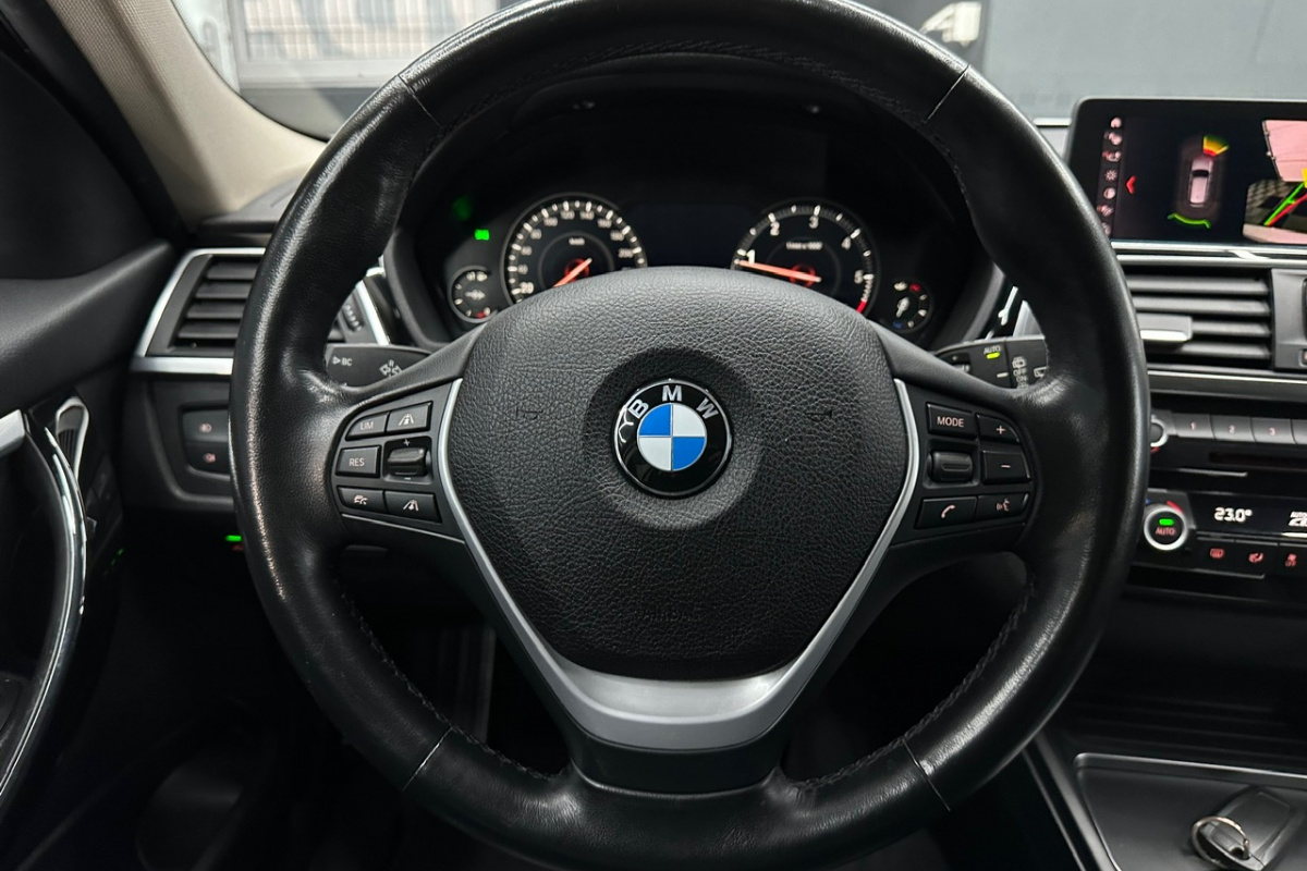 Ponuka vozidiel / BMW Rad 3 Touring 320d xDrive A/T - video
