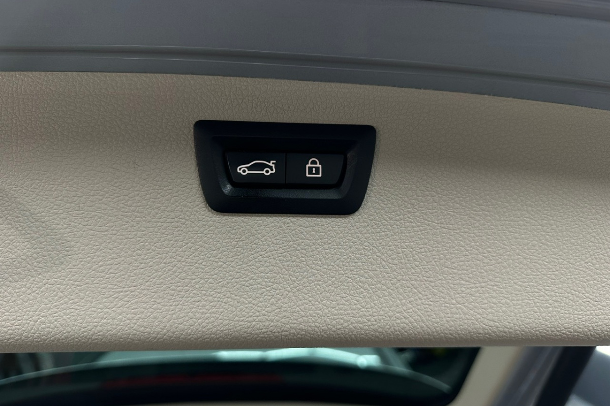 Ponuka vozidiel / BMW Rad 3 Touring 320d xDrive A/T - video