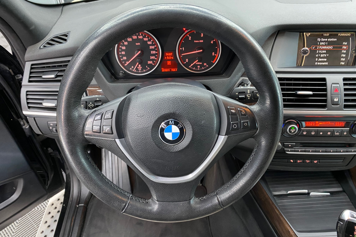 Ponuka vozidiel / BMW X5 xDrive30d - video
