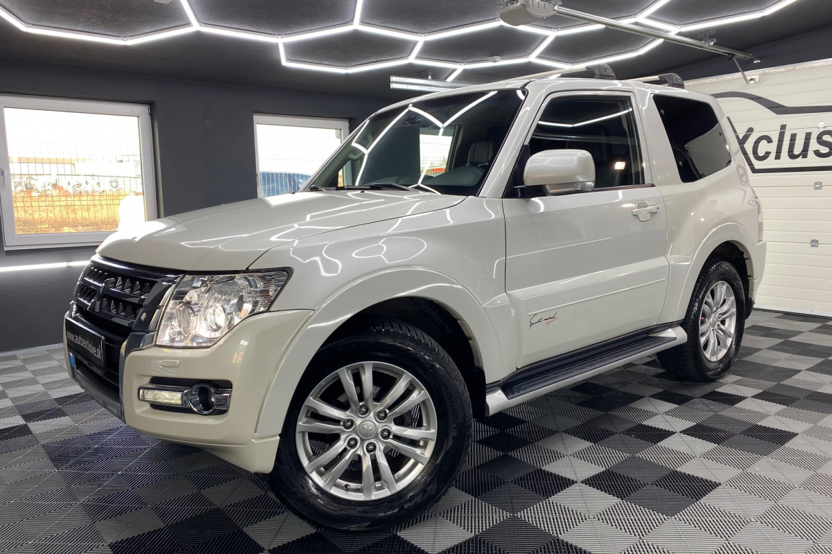 Ponuka vozidiel / Mitsubishi Pajero 3.2DI-D SWB Invite - video