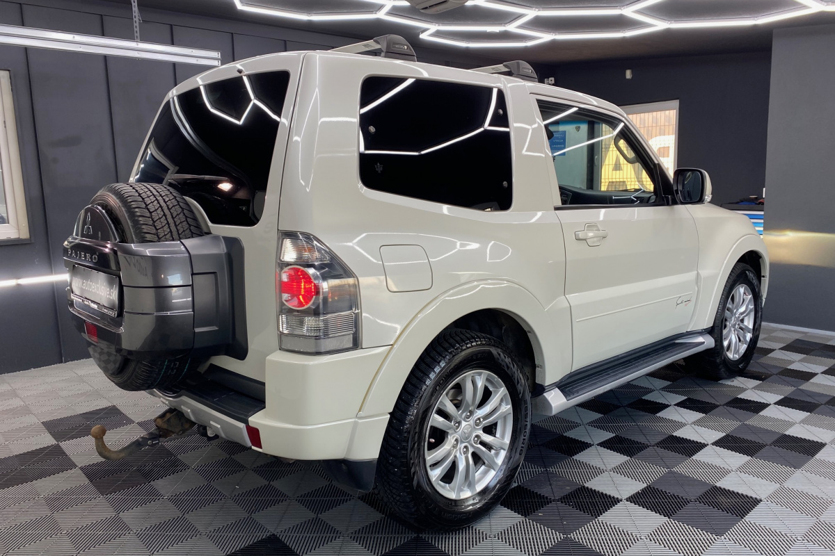 Ponuka vozidiel / Mitsubishi Pajero 3.2DI-D SWB Invite - video
