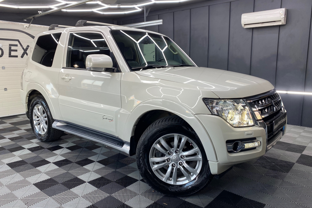 Ponuka vozidiel / Mitsubishi Pajero 3.2DI-D SWB Invite - video