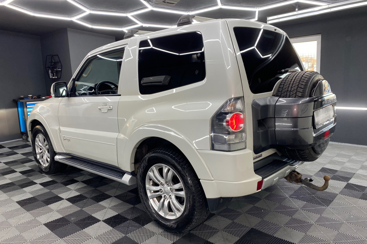 Ponuka vozidiel / Mitsubishi Pajero 3.2DI-D SWB Invite - video