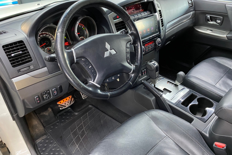  Ponuka vozidiel / Mitsubishi Pajero 3.2DI-D SWB Invite - video
