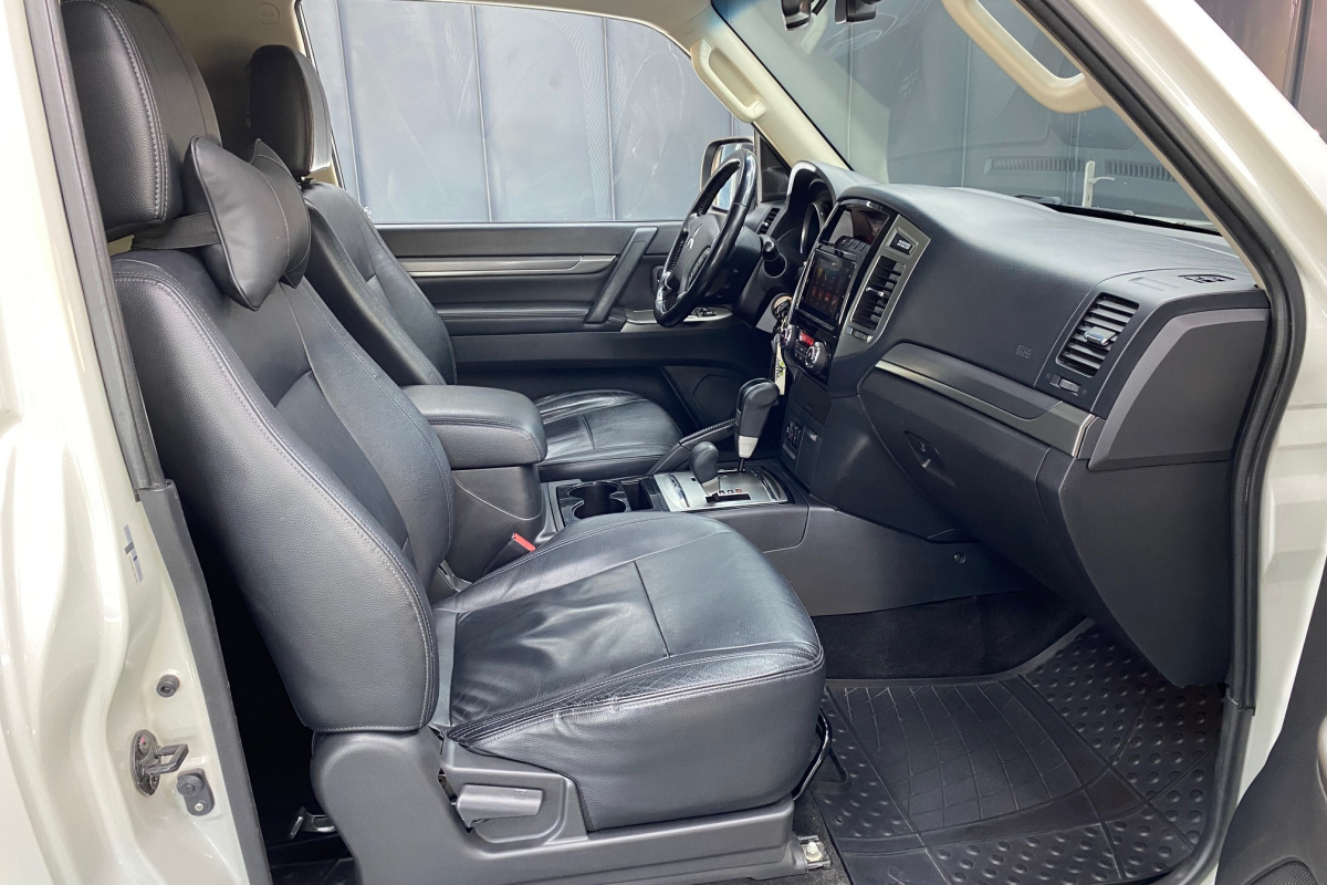 Ponuka vozidiel / Mitsubishi Pajero 3.2DI-D SWB Invite - video