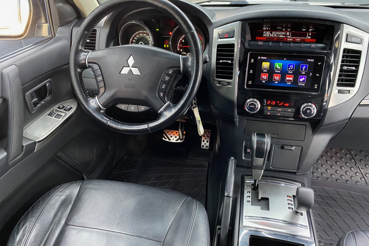 Ponuka vozidiel / Mitsubishi Pajero 3.2DI-D SWB Invite - video
