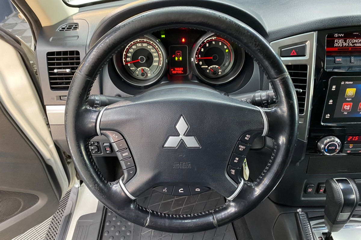 Ponuka vozidiel / Mitsubishi Pajero 3.2DI-D SWB Invite - video