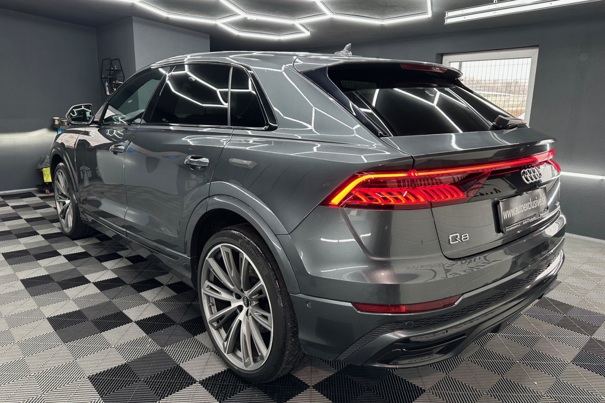 Ponuka vozidiel / Audi Q8 S-Line 55 TFSI mHEV quattro tiptronic - video