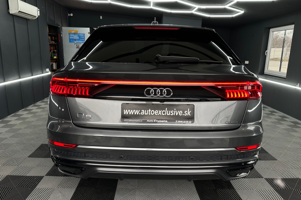 Ponuka vozidiel / Audi Q8 S-Line 55 TFSI mHEV quattro tiptronic - video