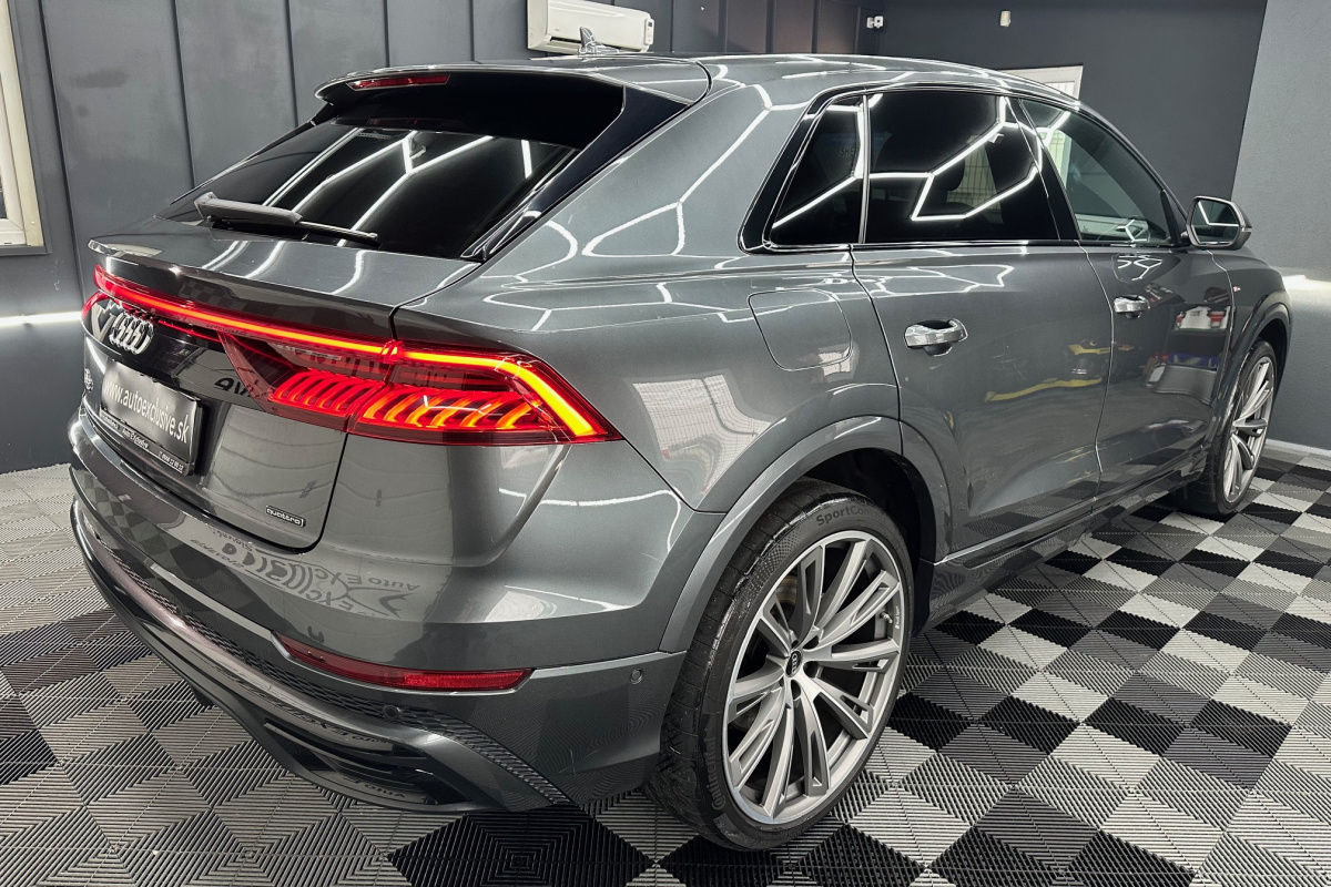 Ponuka vozidiel / Audi Q8 S-Line 55 TFSI mHEV quattro tiptronic - video