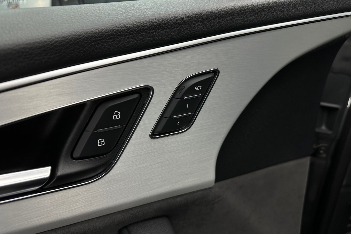 Ponuka vozidiel / Audi Q8 S-Line 55 TFSI mHEV quattro tiptronic - video