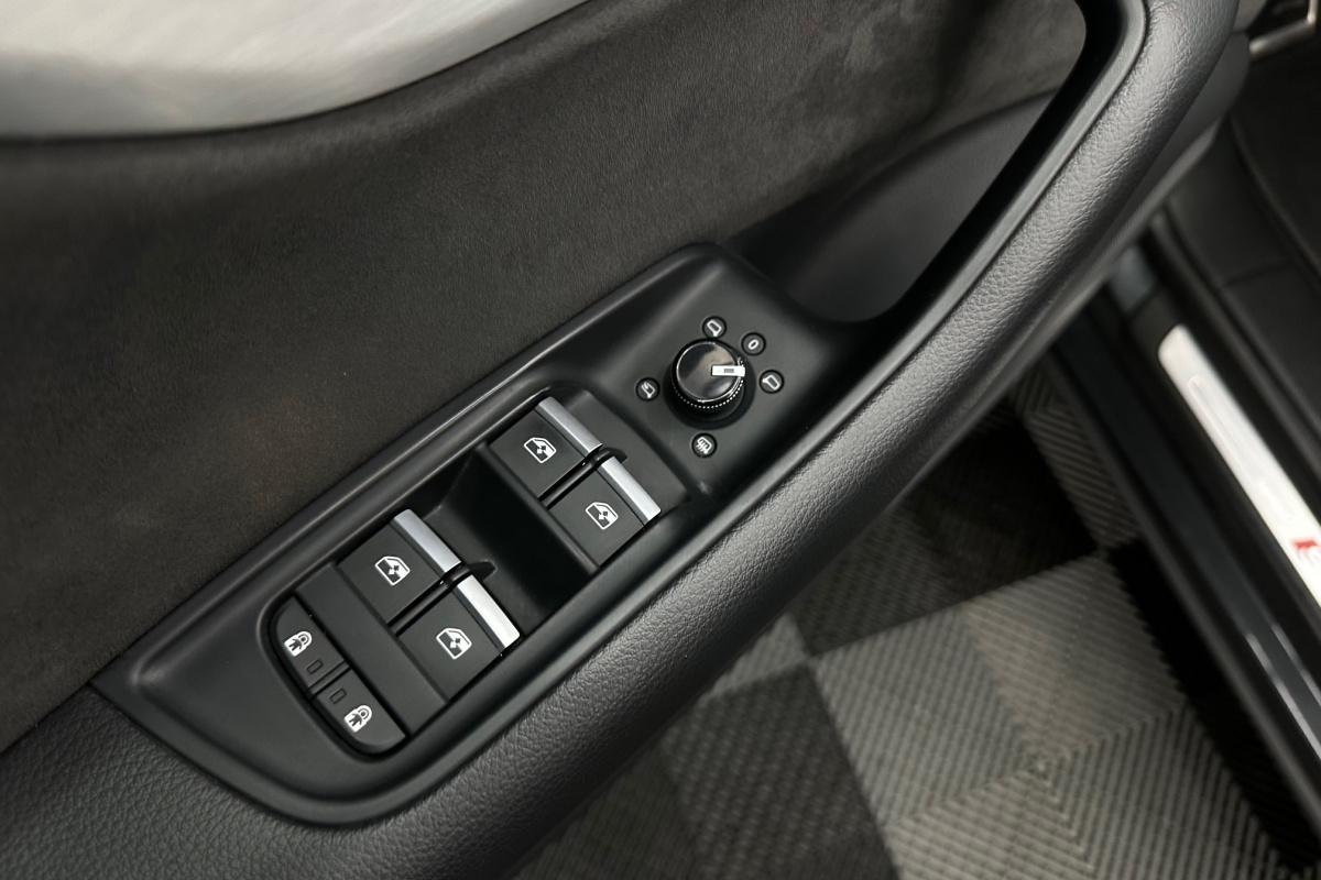 Ponuka vozidiel / Audi Q8 S-Line 55 TFSI mHEV quattro tiptronic - video