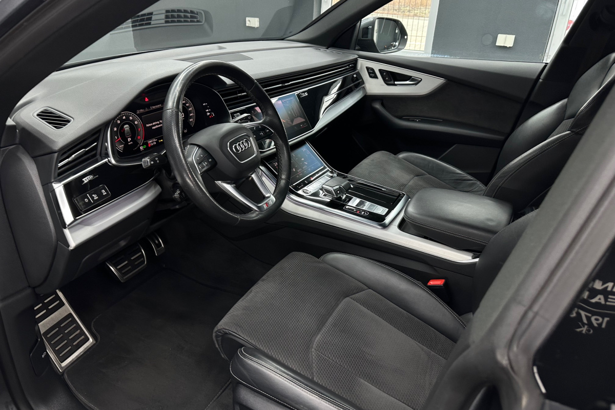 Ponuka vozidiel / Audi Q8 S-Line 55 TFSI mHEV quattro tiptronic - video
