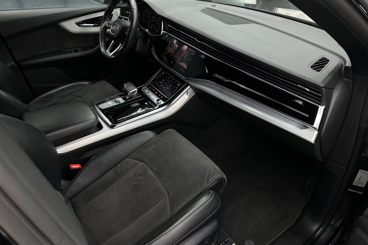 Ponuka vozidiel / Audi Q8 S-Line 55 TFSI mHEV quattro tiptronic - video