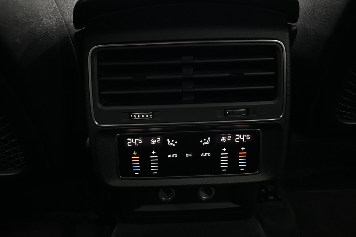 Ponuka vozidiel / Audi Q8 S-Line 55 TFSI mHEV quattro tiptronic - video