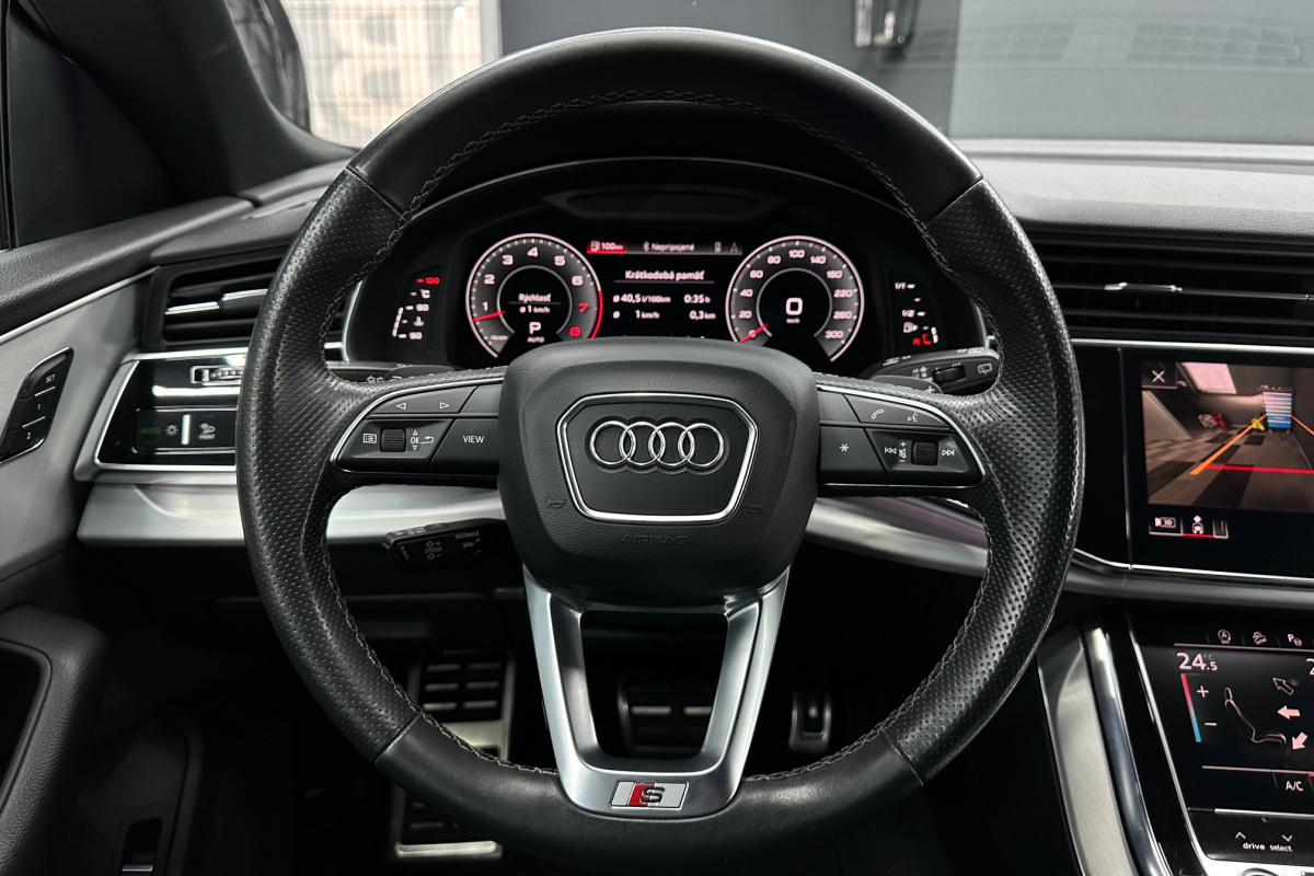 Ponuka vozidiel / Audi Q8 S-Line 55 TFSI mHEV quattro tiptronic - video
