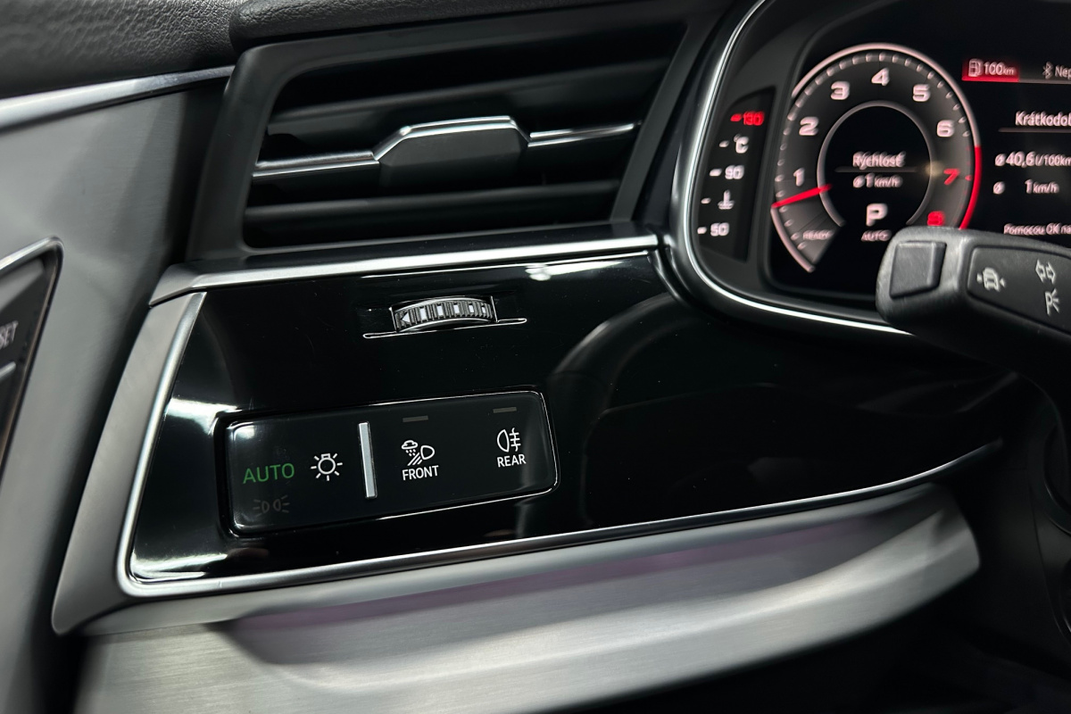 Ponuka vozidiel / Audi Q8 S-Line 55 TFSI mHEV quattro tiptronic - video