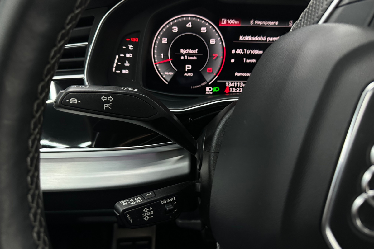 Ponuka vozidiel / Audi Q8 S-Line 55 TFSI mHEV quattro tiptronic - video