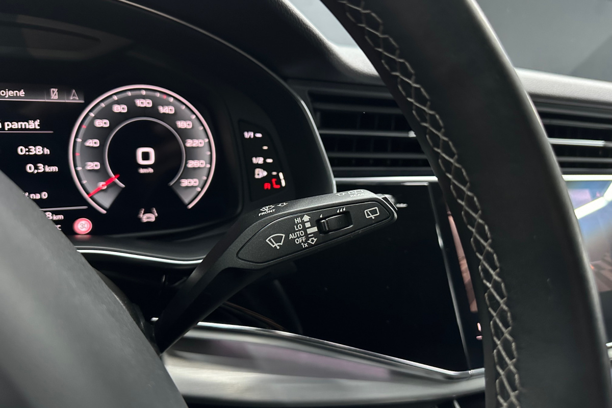 Ponuka vozidiel / Audi Q8 S-Line 55 TFSI mHEV quattro tiptronic - video