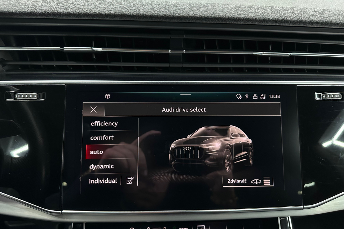Ponuka vozidiel / Audi Q8 S-Line 55 TFSI mHEV quattro tiptronic - video