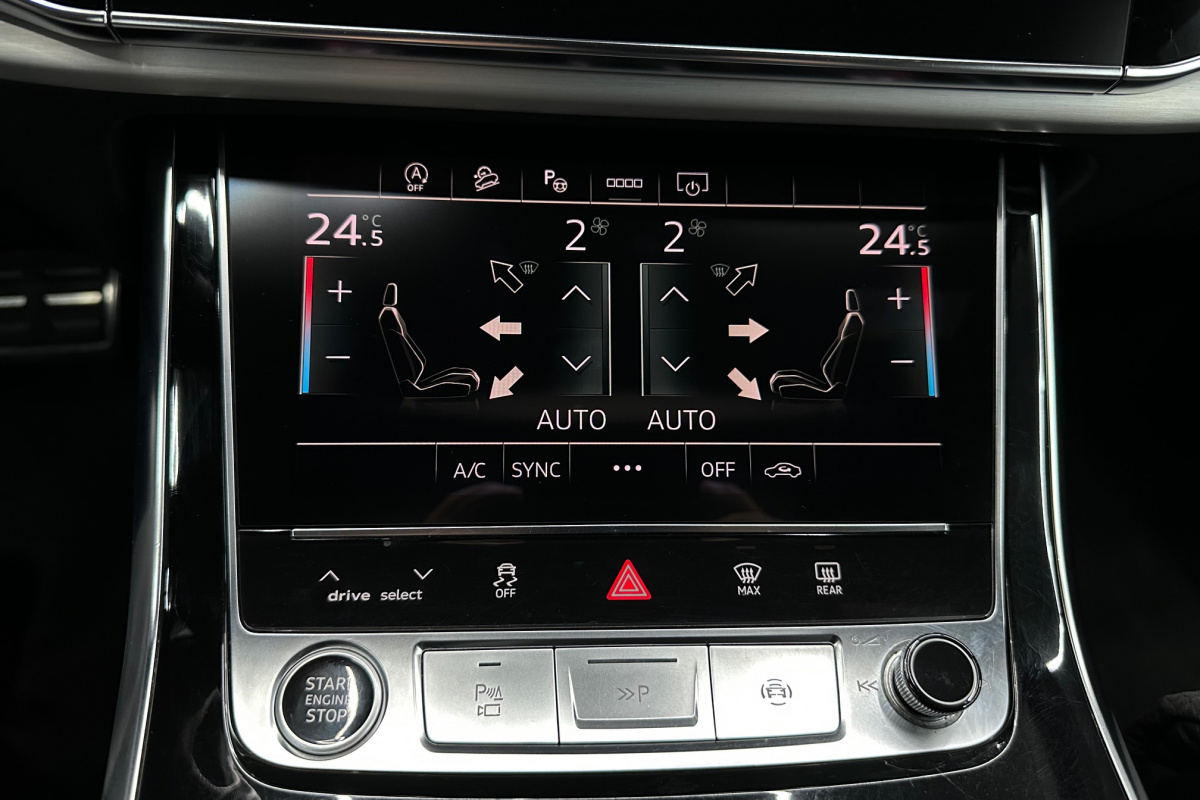 Ponuka vozidiel / Audi Q8 S-Line 55 TFSI mHEV quattro tiptronic - video