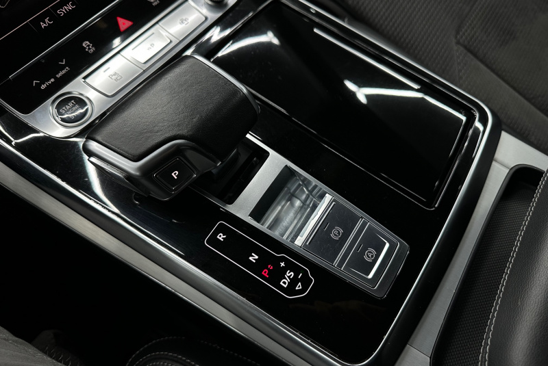  Ponuka vozidiel / Audi Q8 S-Line 55 TFSI mHEV quattro tiptronic - video
