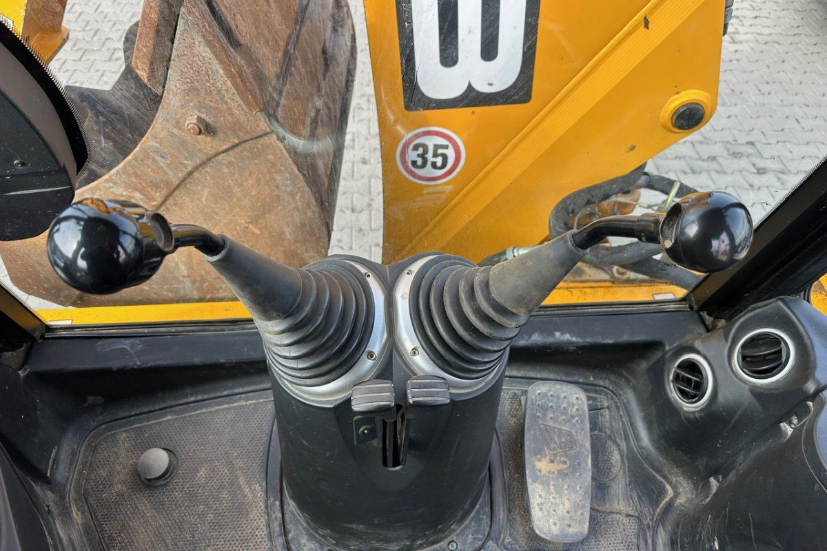 Ponuka vozidiel / JCB 3CX - video