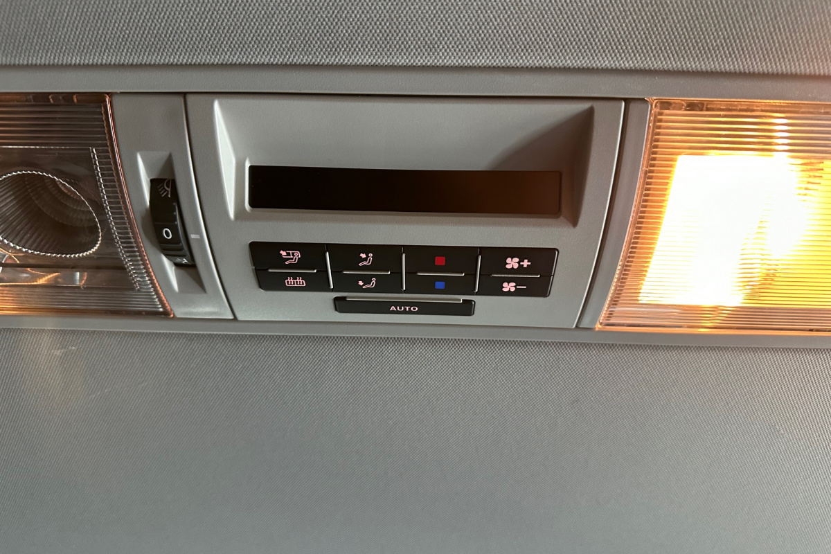 Ponuka vozidiel / Volkswagen Multivan T5 2.0 BiTDI HIGHLINE 4MOTION DSG - video