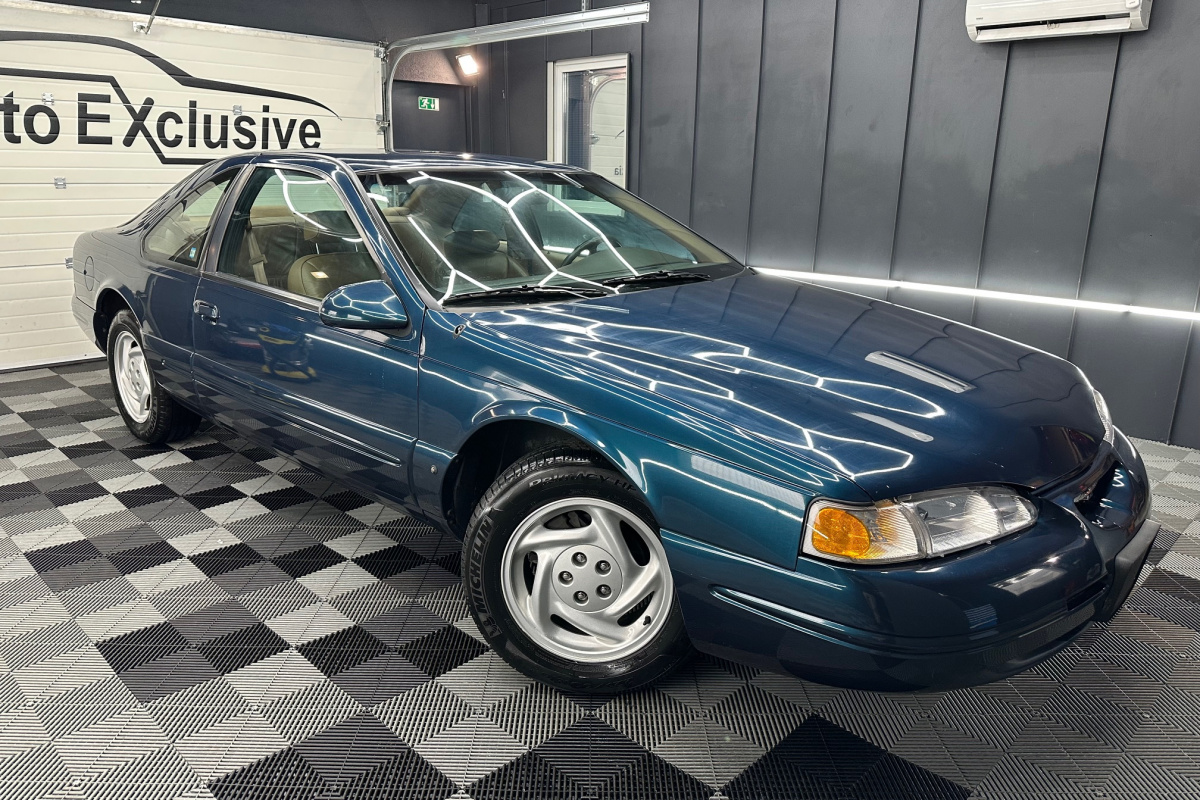 Ponuka vozidiel / Ford Thunderbird LX 4.6l V8 Benzín - video Ponuka vozidiel / Ford Thunderbird LX 4.6l V8 Benzín - video