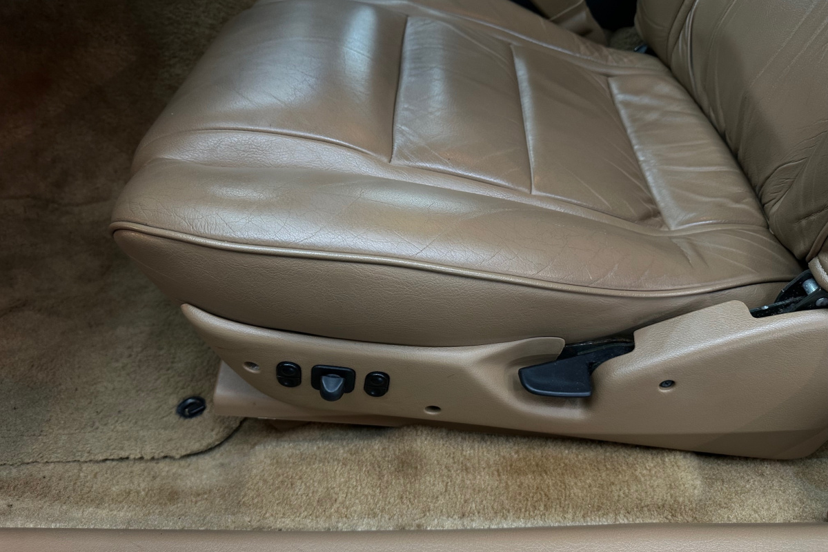 Ponuka vozidiel / Ford Thunderbird LX 4.6l V8 Benzín - video Ponuka vozidiel / Ford Thunderbird LX 4.6l V8 Benzín - video