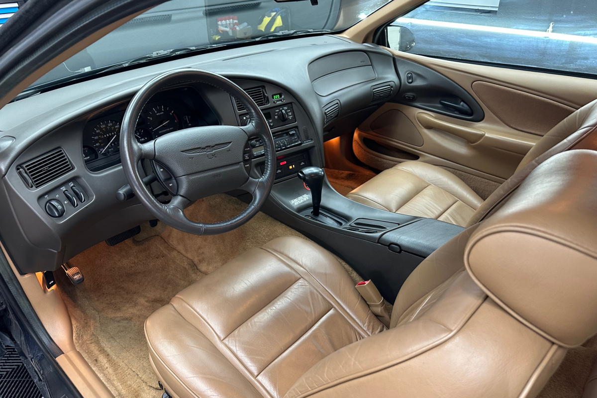 Ponuka vozidiel / Ford Thunderbird LX 4.6l V8 Benzín - video Ponuka vozidiel / Ford Thunderbird LX 4.6l V8 Benzín - video