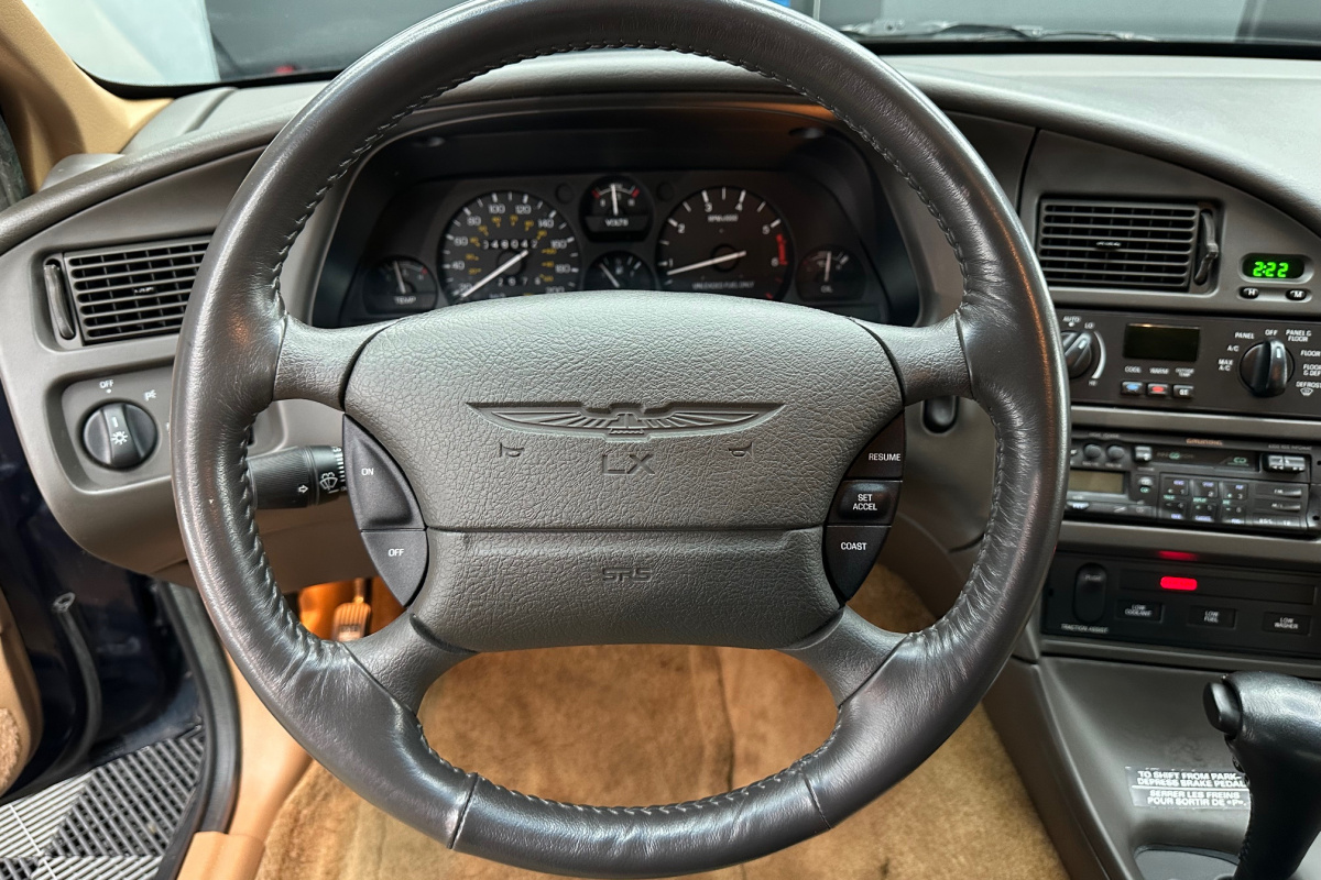 Ponuka vozidiel / Ford Thunderbird LX 4.6l V8 Benzín - video Ponuka vozidiel / Ford Thunderbird LX 4.6l V8 Benzín - video