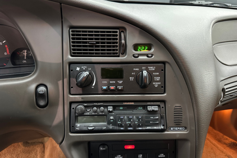 Ponuka vozidiel / Ford Thunderbird LX 4.6l V8 Benzín - video Ponuka vozidiel / Ford Thunderbird LX 4.6l V8 Benzín - video