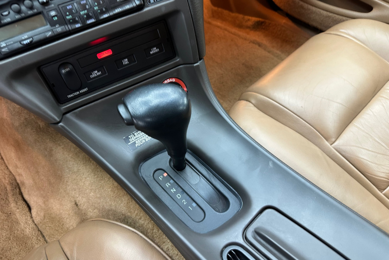 Ponuka vozidiel / Ford Thunderbird LX 4.6l V8 Benzín - video Ponuka vozidiel / Ford Thunderbird LX 4.6l V8 Benzín - video