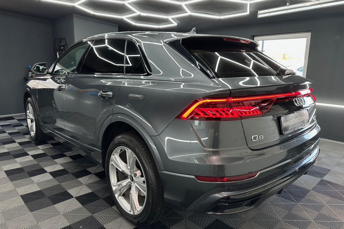 Ponuka vozidiel / Audi Q8 45 3.0 TDI mHEV quattro tiptronic - video