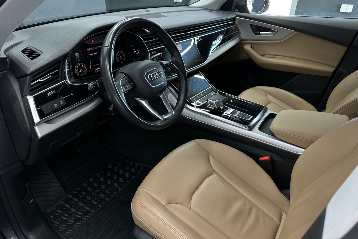 Ponuka vozidiel / Audi Q8 45 3.0 TDI mHEV quattro tiptronic - video