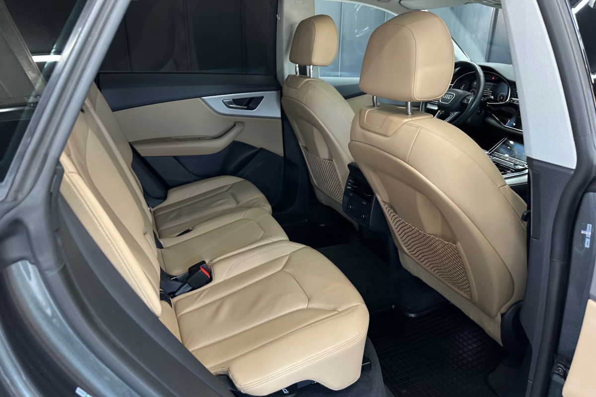Ponuka vozidiel / Audi Q8 45 3.0 TDI mHEV quattro tiptronic - video