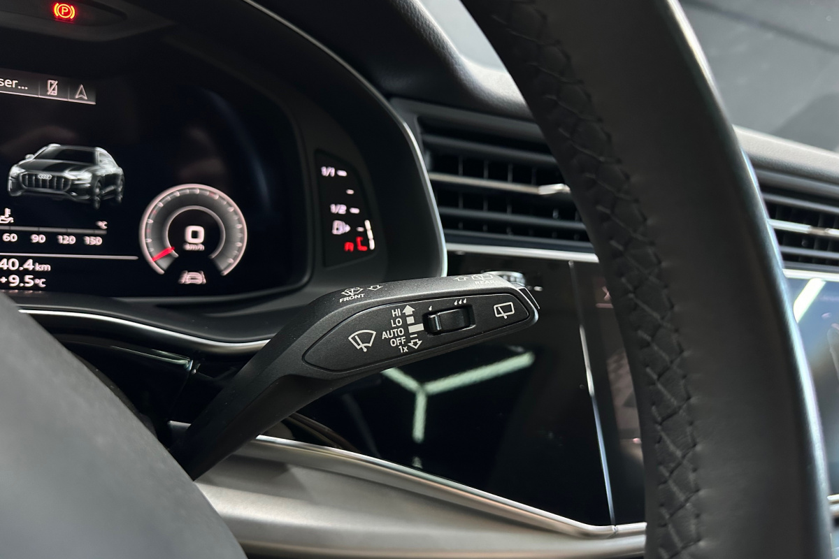 Ponuka vozidiel / Audi Q8 45 3.0 TDI mHEV quattro tiptronic - video
