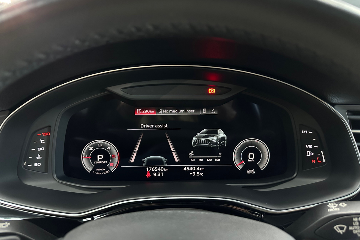 Ponuka vozidiel / Audi Q8 45 3.0 TDI mHEV quattro tiptronic - video
