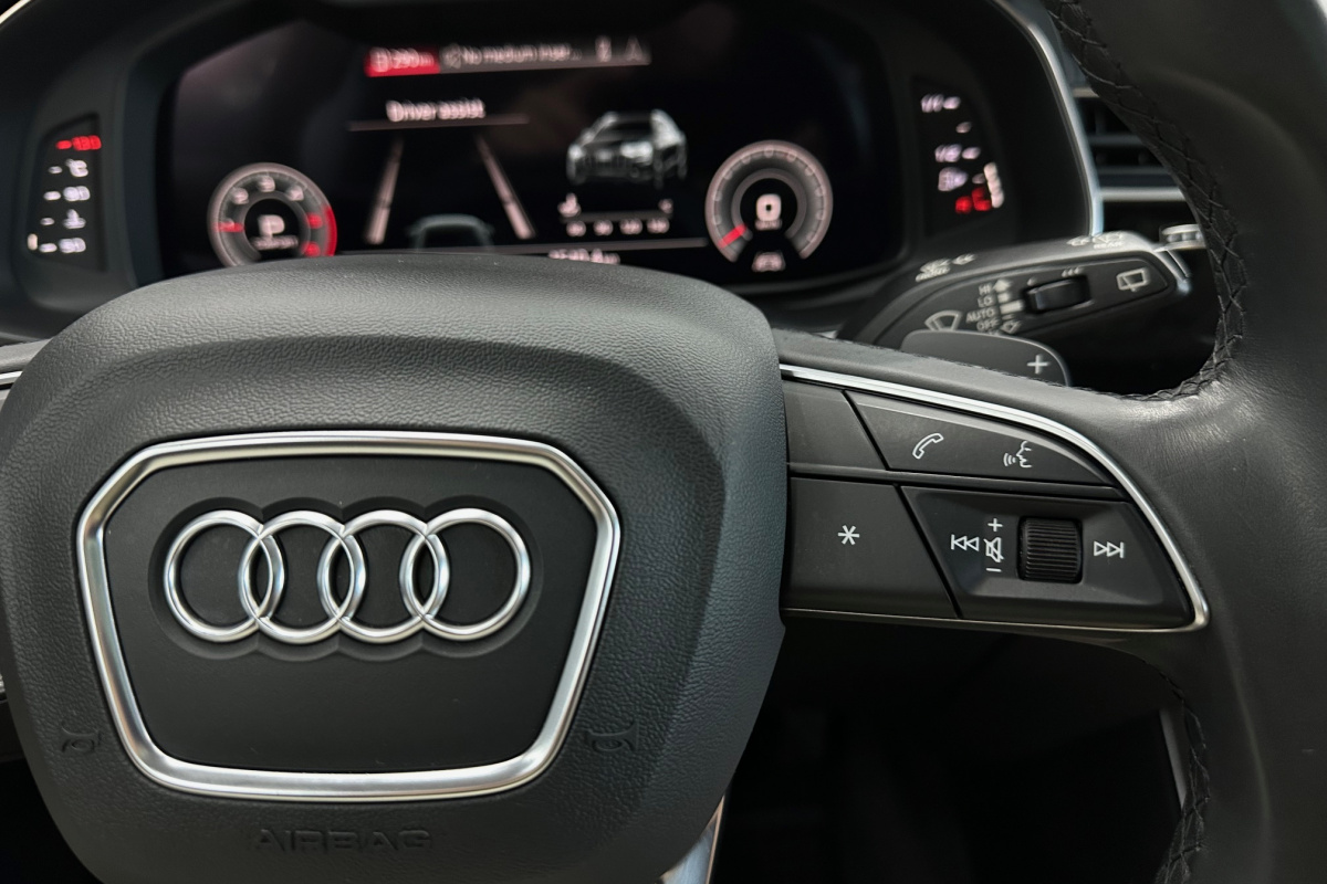 Ponuka vozidiel / Audi Q8 45 3.0 TDI mHEV quattro tiptronic - video