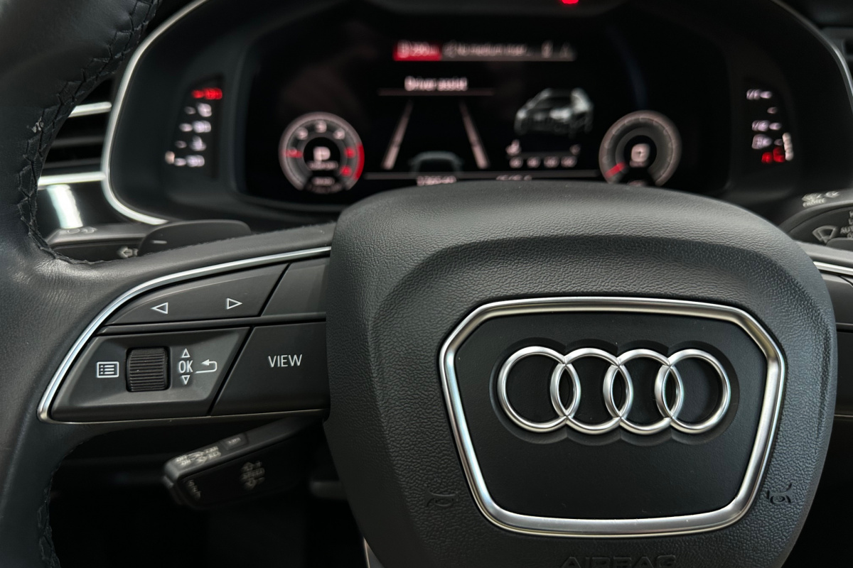 Ponuka vozidiel / Audi Q8 45 3.0 TDI mHEV quattro tiptronic - video