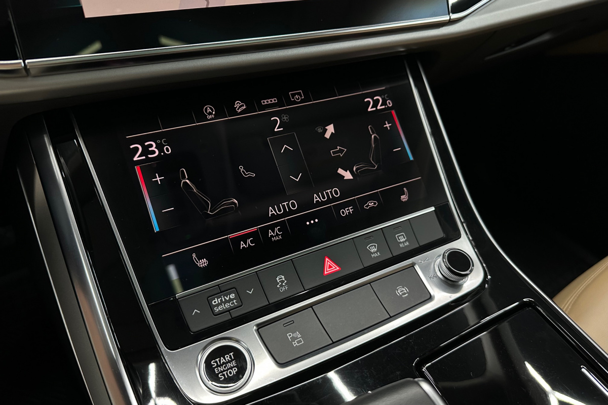 Ponuka vozidiel / Audi Q8 45 3.0 TDI mHEV quattro tiptronic - video